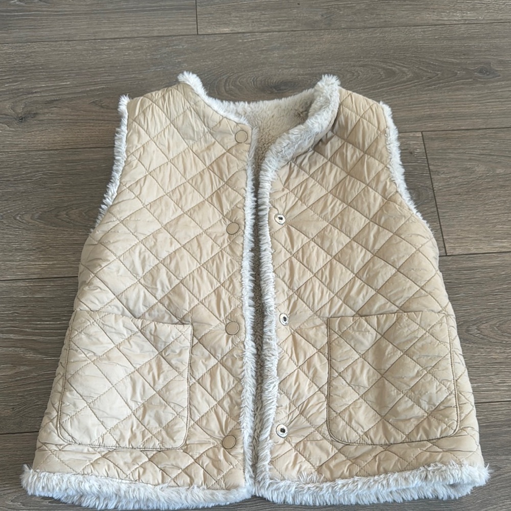 Zara Quilted Beige Vest with Faux Fur